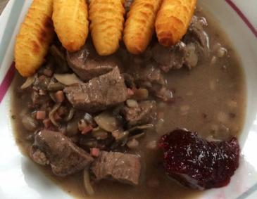 Hirschgeschnetzeltes Hirschgeschnetzeltes