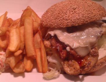 Deftiger Hühnerbrust Burger Deftiger Hühnerbrust Burger