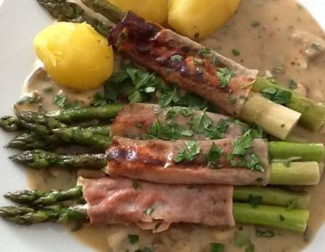 Spargel mit Schinken in Champignonsauce Spargel mit Schinken in Champignonsauce