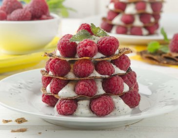 Beeren-Millefeuille mit Topfencreme Beeren-Millefeuille mit Topfencreme