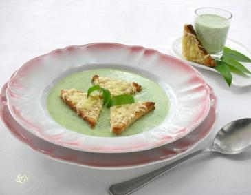 Bärlauchcreme-Suppe mit Käsetoast Bärlauchcreme-Suppe mit Käsetoast