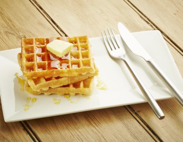 Gewürz-Waffeln mit Ahornsirup Gewürz-Waffeln mit Ahornsirup
