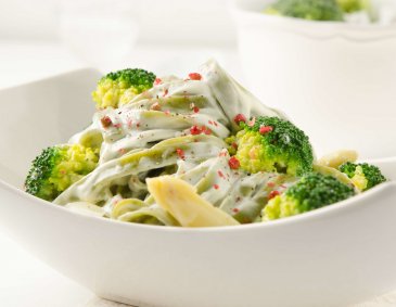 Bandnudeln mit Spargel und Brokkoli Bandnudeln mit Spargel und Brokkoli