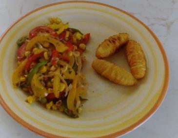 Bunte Paprika-Pfanne mit Kroketten Bunte Paprika-Pfanne mit Kroketten