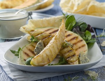 Grill-Melone mit Blauschimmelkäsecreme und Papadam