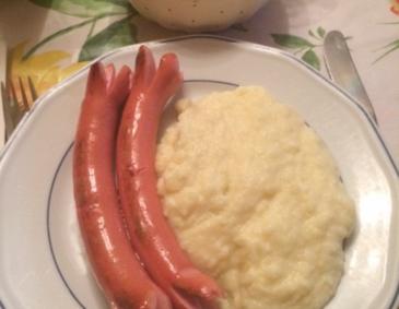 Frankfurter mit Erdäpfelpüree Frankfurter mit Erdäpfelpüree