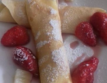 Erdbeer-Ananas Palatschinken Erdbeer-Ananas Palatschinken