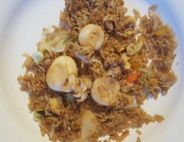 Asiatischer Reis mit Baby Calamari Asiatischer Reis mit Baby Calamari