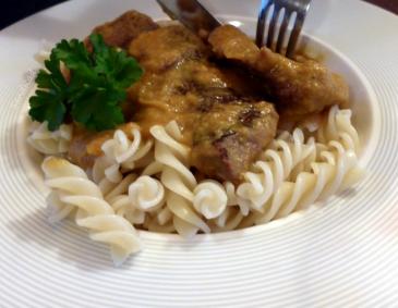 Rindschnitzerl in Gemüsesauce mit Spirali Rindschnitzerl in Gemüsesauce mit Spirali