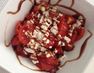 Tomatensalat mit Feta-Käse Tomatensalat mit Feta-Käse