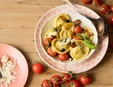 Tortellini mit Schinken-Fleisch-Fülle Tortellini mit Schinken-Fleisch-Fülle