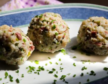 Tiroler Speckknödel Tiroler Speckknödel