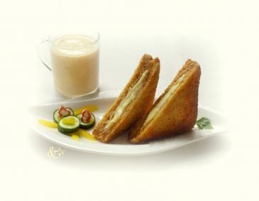 Frittierte Brotscheiben mit Mozzarella Frittierte Brotscheiben mit Mozzarella