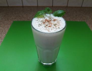 Erfrischende Bananenbuttermilch Erfrischende Bananenbuttermilch