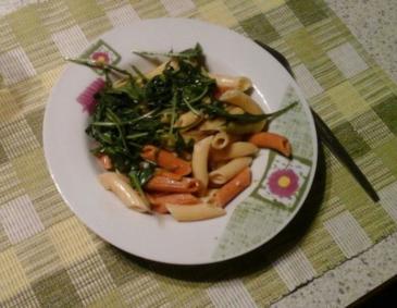 Bunte Rucola-Knoblauchnudeln Bunte Rucola-Knoblauchnudeln