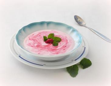 Himbeer-Buttermilch-Kaltschale Himbeer-Buttermilch-Kaltschale