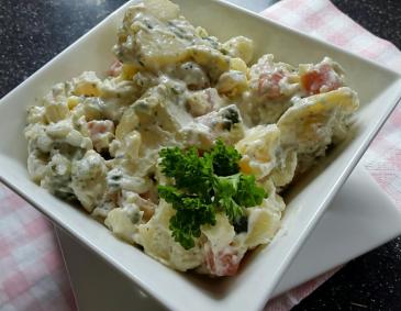 Erdäpfelsalat mit Gurke und Papaya Erdäpfelsalat mit Gurke und Papaya