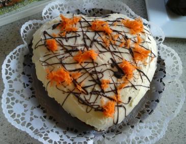 Karottentorte mit Frischkäsefrosting Karottentorte mit Frischkäsefrosting