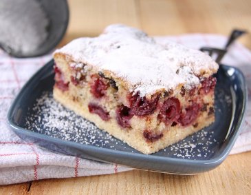 Kirsch-Blechkuchen Kirsch-Blechkuchen