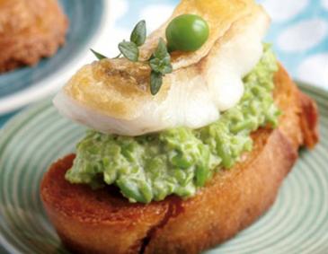 Crostini mit Erbsenpüree und Zander Crostini mit Erbsenpüree und Zander