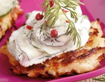 Erdäpfelrösti mit Rahmgurken und Dille Erdäpfelrösti mit Rahmgurken und Dille
