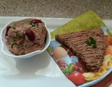 Räuchertofu-Aufstrich mit roten Bohnen Räuchertofu-Aufstrich mit roten Bohnen
