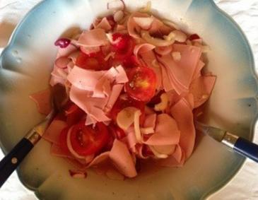 Wurstsalat mit Rettich und Radieschen Wurstsalat mit Rettich und Radieschen