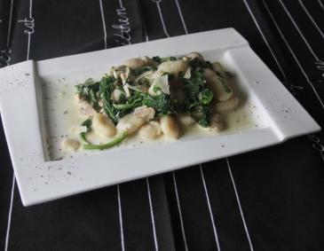 Champignongnocchi mit Spinat und Parmesan Champignongnocchi mit Spinat und Parmesan