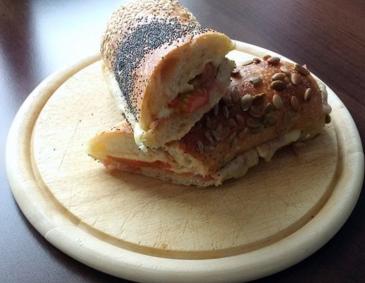 Belegte schwäbische Baguettes aus dem Ofen Belegte schwäbische Baguettes aus dem Ofen