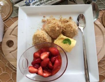Erdbeerknödel mit Topfen-Brösel-Teig Erdbeerknödel mit Topfen-Brösel-Teig