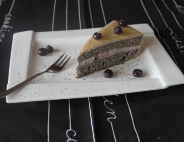 Marzipan-Mohn-Torte mit Beerenmarmelade Marzipan-Mohn-Torte mit Beerenmarmelade