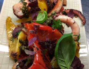 Tintenfische mit Paprikaragout Tintenfische mit Paprikaragout