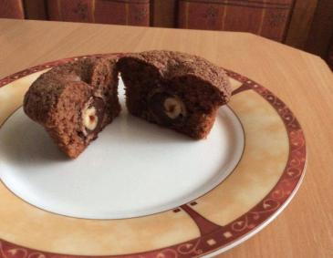 Schokomuffins mit Ferrero Rocher Kern Schokomuffins mit Ferrero Rocher Kern