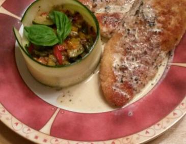Huhn in Schnittlauch-Obers-Soße mit Ratatouille Huhn in Schnittlauch-Obers-Soße mit Ratatouille