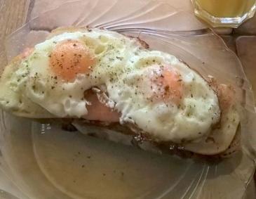 Bauerntoast mit Räucherlachs Bauerntoast mit Räucherlachs