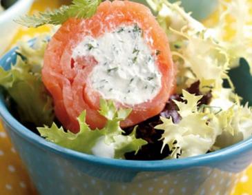 Lachsröllchen mit Dille-Kren-Fülle Lachsröllchen mit Dille-Kren-Fülle