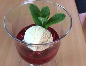 Himbeer-Eis-Dessert Himbeer-Eis-Dessert