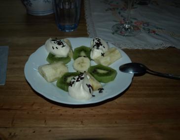Kiwi-Bananen-Dessert mit Eierlikörcreme Kiwi-Bananen-Dessert mit Eierlikörcreme