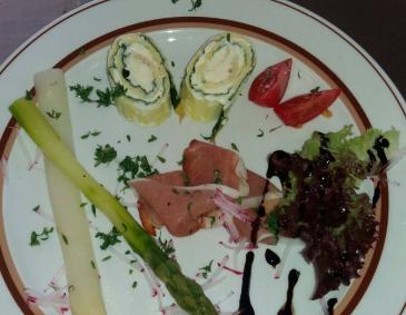 Frischkäseroulade mit Blattspinat Frischkäseroulade mit Blattspinat