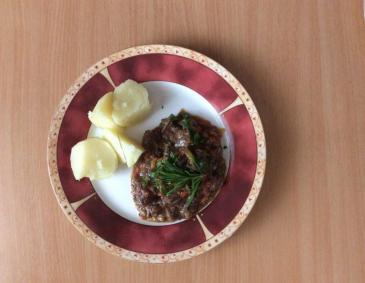 Hirschragout mit Kartoffeln Hirschragout mit Kartoffeln