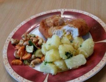 Cordon Bleu mit Ofengemüse und Petersilienkartoffeln Cordon Bleu mit Ofengemüse und Petersilienkartoffeln