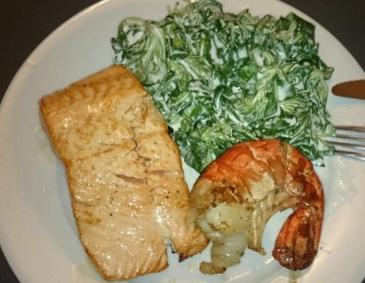 Saiblingsfilet mit Blattspinat und Weissweinsauce Saiblingsfilet mit Blattspinat und Weissweinsauce