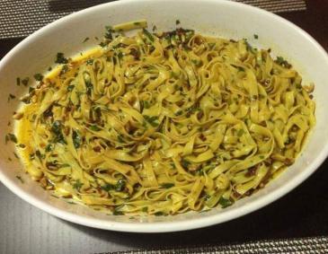 Bandnudeln mit Petersilsauce Bandnudeln mit Petersilsauce