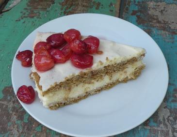 Mandeltorte mit Kirschtopping Mandeltorte mit Kirschtopping