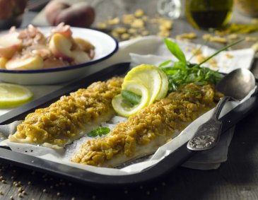 Forellenfilet mit Pfirsich-Zwiebel-Kompott Forellenfilet mit Pfirsich-Zwiebel-Kompott