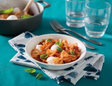 Farfalle mit Pesto Rosso und Mozzarella Farfalle mit Pesto Rosso und Mozzarella