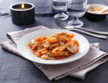 Penne Rigate mit würziger Tomaten-Hühnchensauce Penne Rigate mit würziger Tomaten-Hühnchensauce