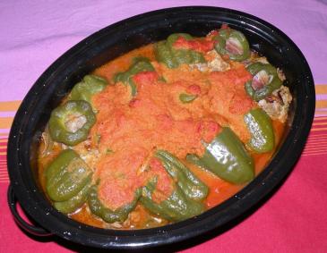 Gefüllte Paprika in Tomatensauce Gefüllte Paprika in Tomatensauce