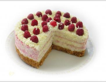 Milchreistorte mit Himbeeren Milchreistorte mit Himbeeren