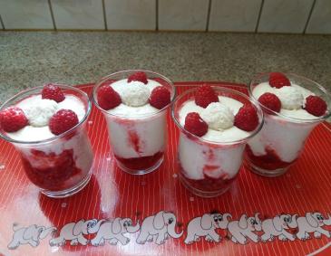 Raffaello-Creme mit Himbeeren Raffaello-Creme mit Himbeeren